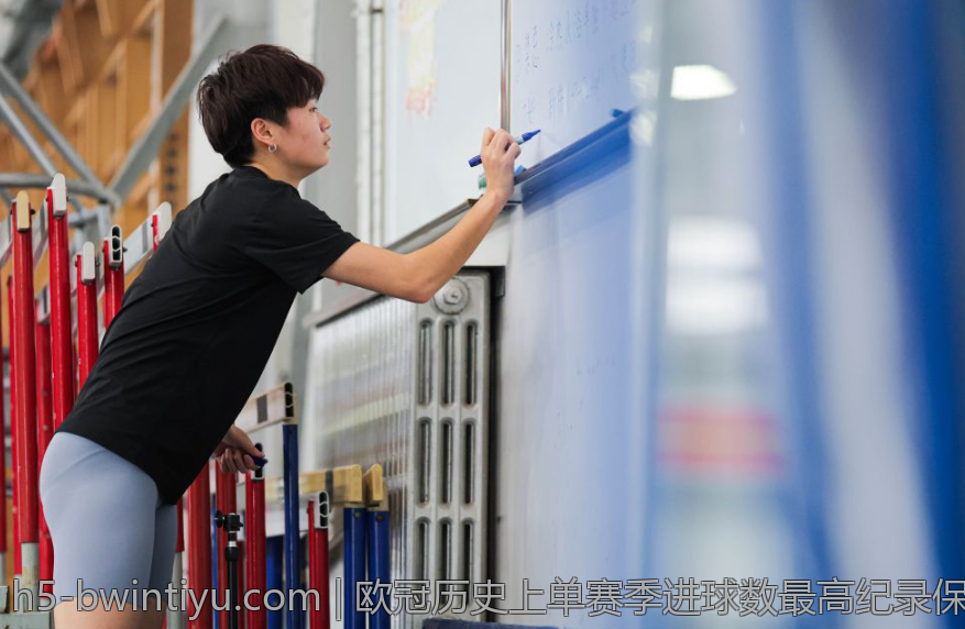 欧冠历史上单赛季进球数最高纪录保持者揭秘